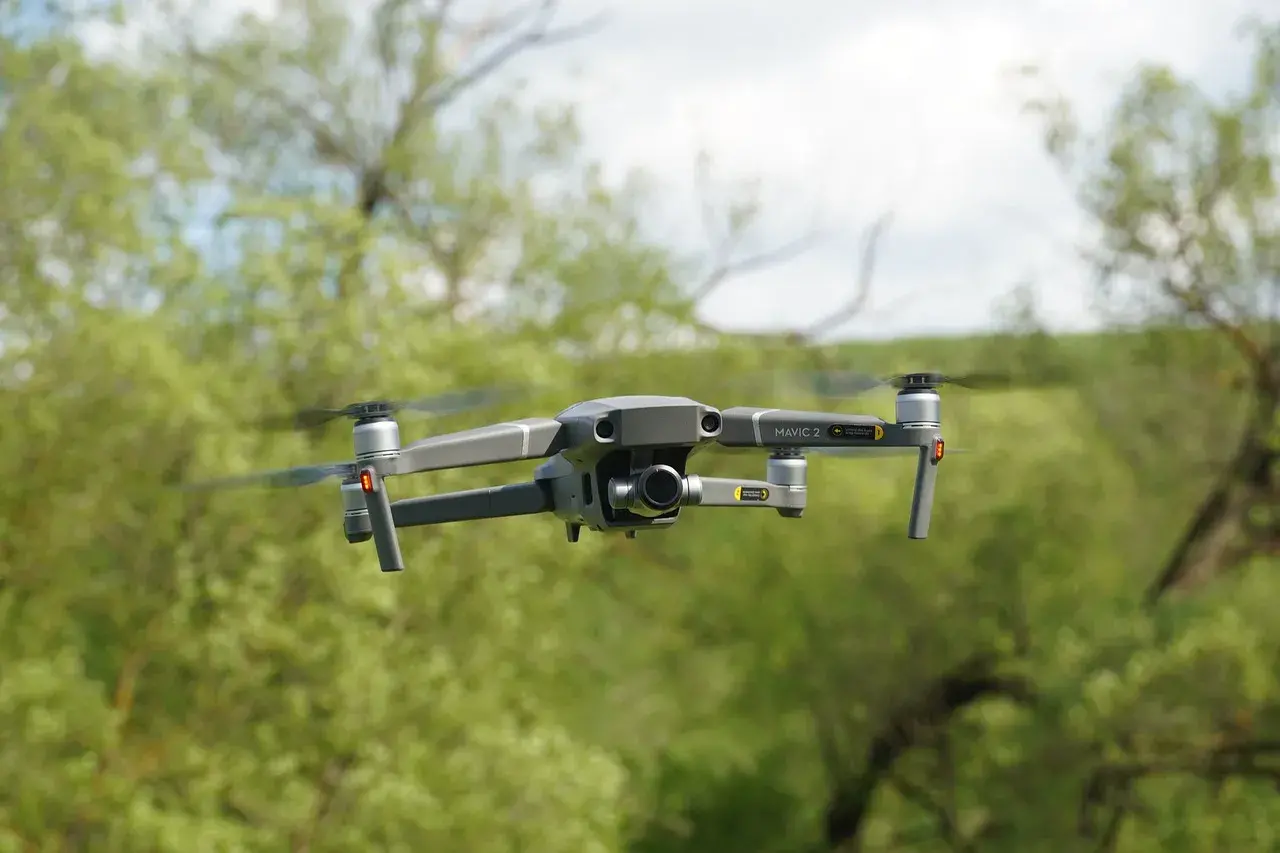 Inovação e Sustentabilidade: O Uso de Drones na Preservação da Fauna Brasileira 1 drone 5151336 1280